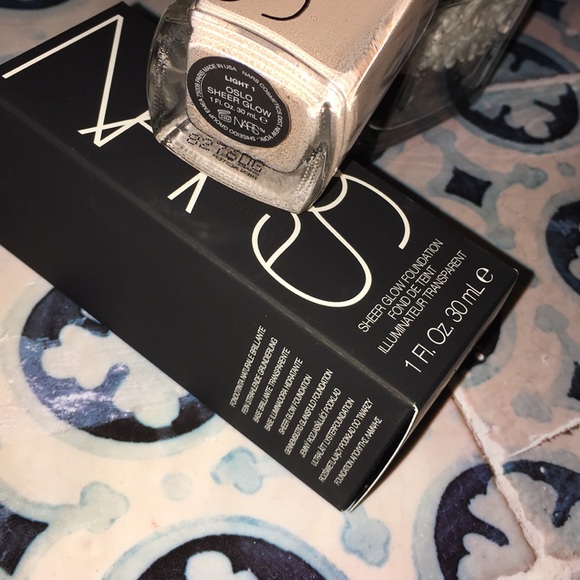 NARS Oslo Sheer Glow Foundation BNIN ๐๐โจ Light 1 - Picture 3 of 8